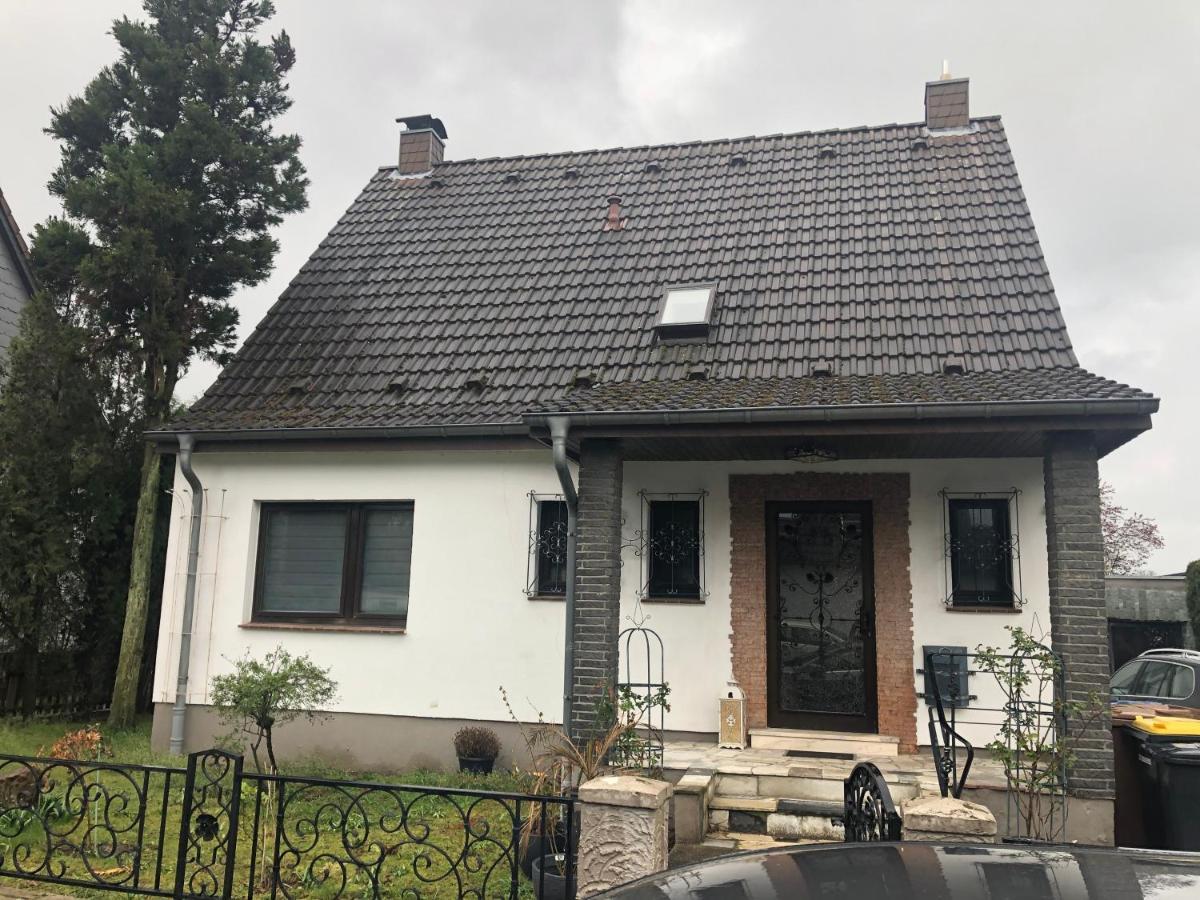 Souterrain Wohnung In Der Naehe Vom Duesseldorfer Flughafen Ratingen Buitenkant foto